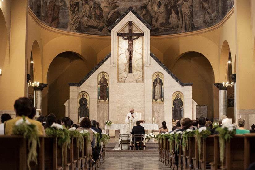 Fotografo matrimonio Torino: il parroco celebra la messa di matrimonio