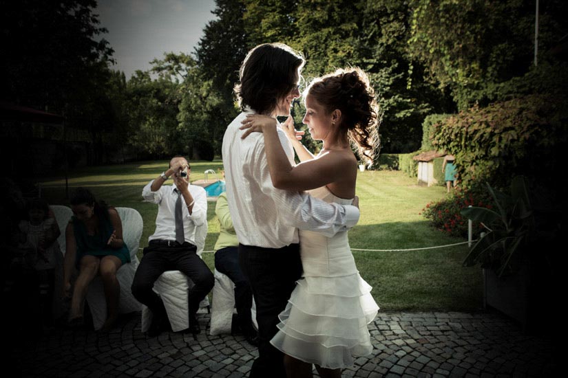 Fotografo matrimonio Torino: un ballo lento di due sposi a Nichelino, Torino