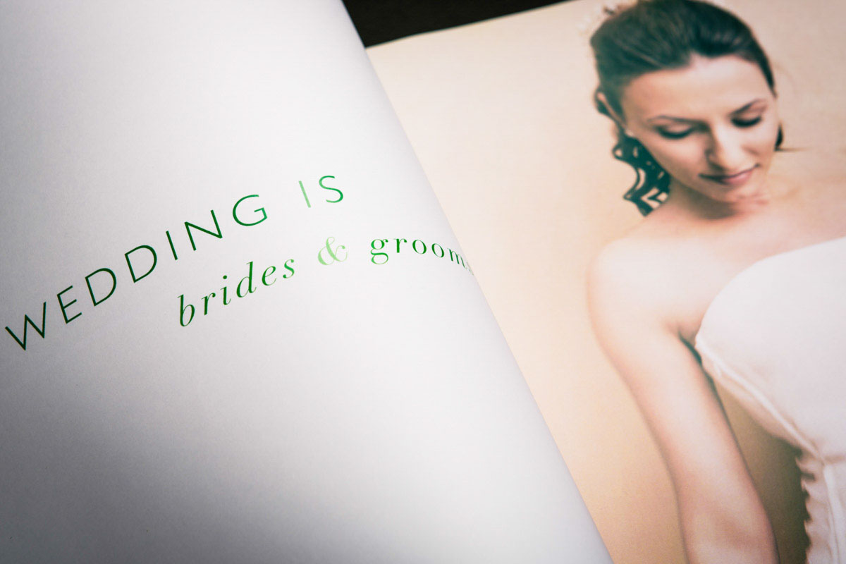 Fotografo matrimonio Torino: le pagine sono su carta tipografica rilegata a mano