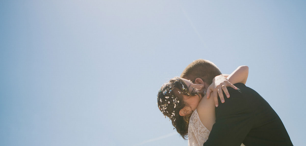 Fotografo matrimonio Torino: abbraccio fra gli sposi